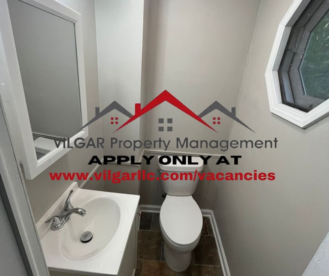 Building Photo - Step into this fully refreshed 5-bedroom, ...