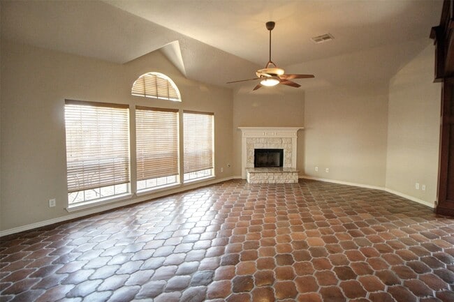 Building Photo - 19014 Canyon Frost Dr
