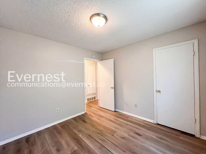 Building Photo - 5565 Chapel Hill Dr