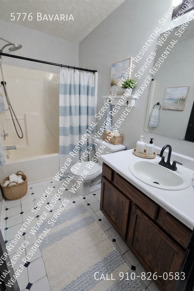 Building Photo - Cute Two Story in Fayetteville!