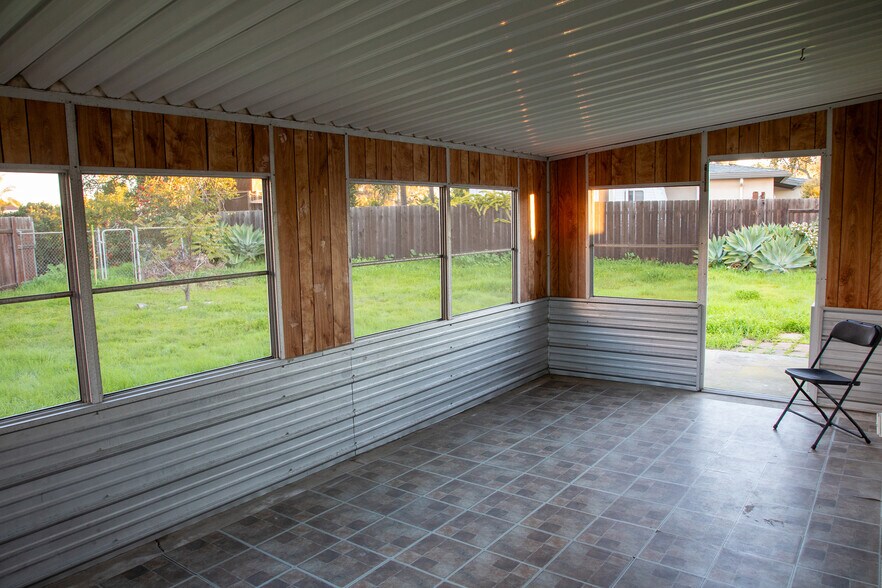 Building Photo - 3292 Karok Ave