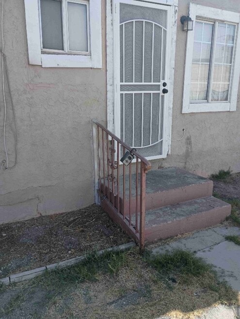 Building Photo - 720 Main St