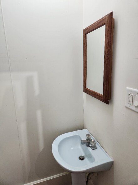 Building Photo - 459 Cherry St