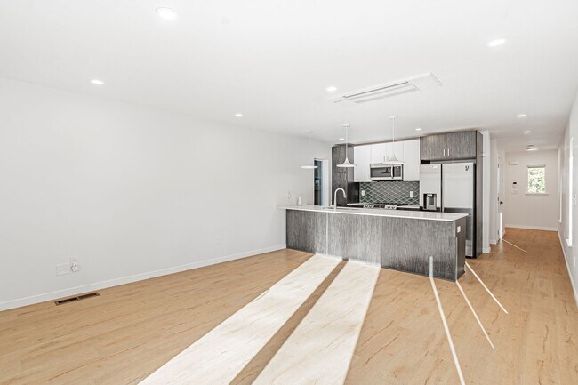 Building Photo - Contemporary 3BD, 2.5BA Edgewood Home with Fenced Yard and Carport