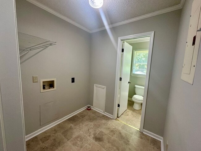 Building Photo - Charming 3 Bedroom Home!