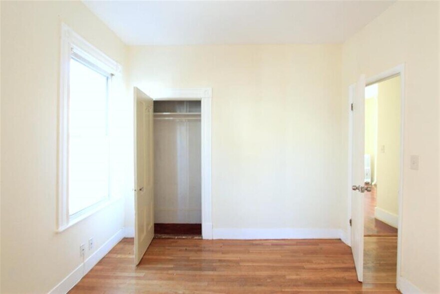 Building Photo - 569 Main St