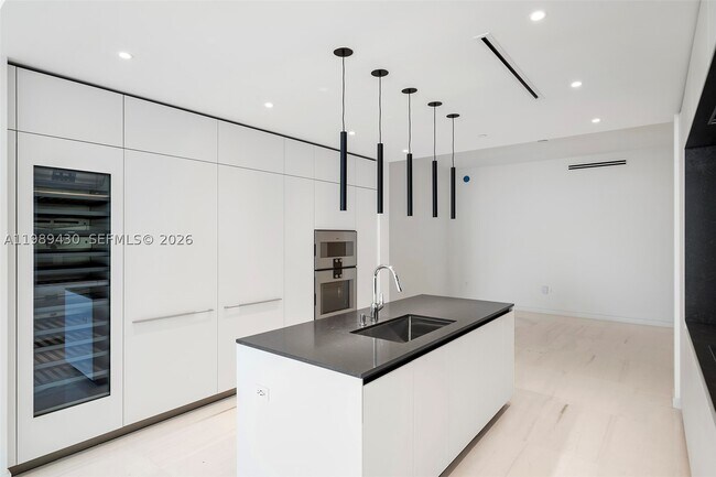 Building Photo - 300 Biscayne Blvd