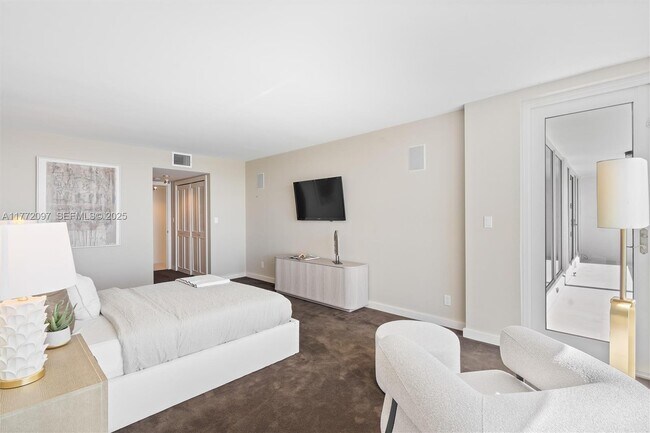 Building Photo - 2100 S Ocean Ln