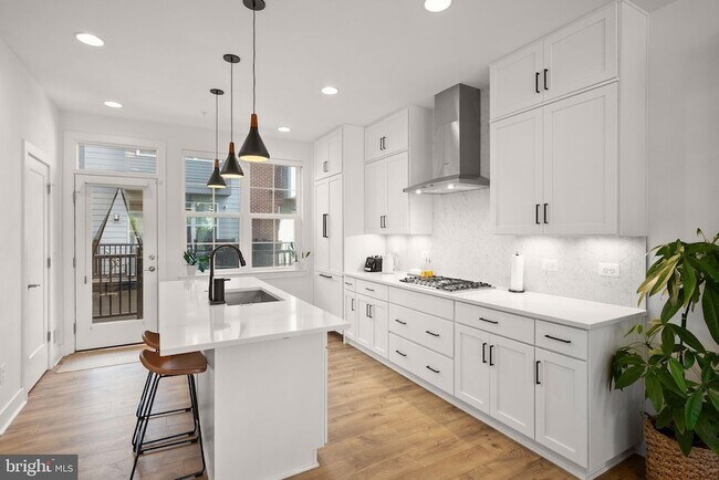 Building Photo - 11258 Faraday Park Dr.