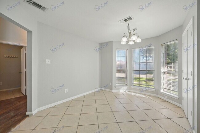 Building Photo - 1012 Waterview Dr