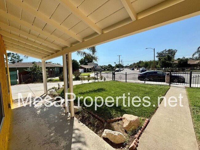 Building Photo - 16059 Iris Dr