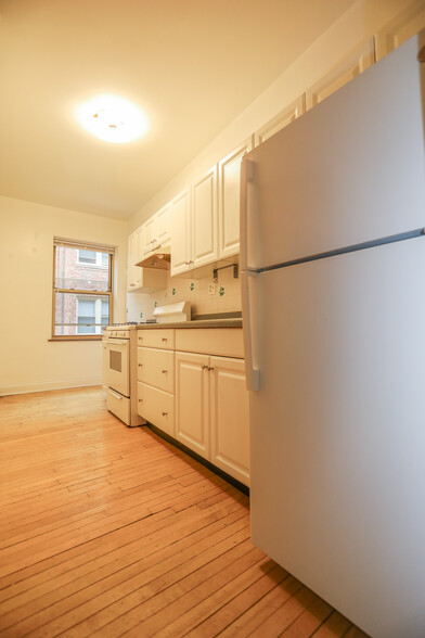 Primary Photo - 7714 N Sheridan Rd