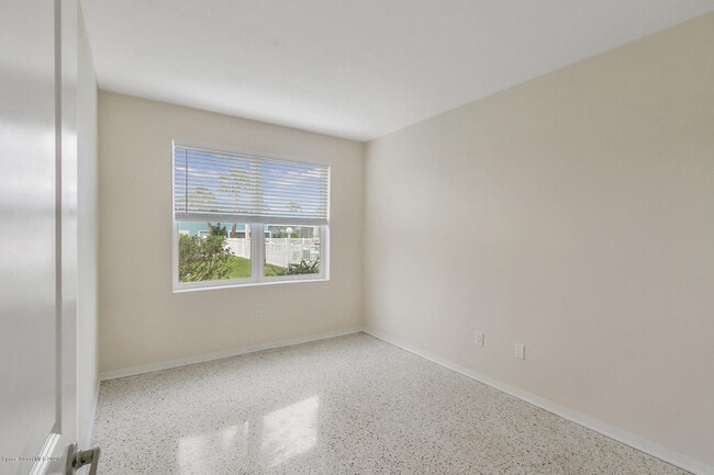 Building Photo - 55 Sea Park Blvd