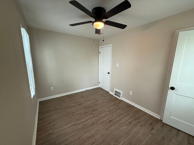 Building Photo - 14118 Evergreen Rd