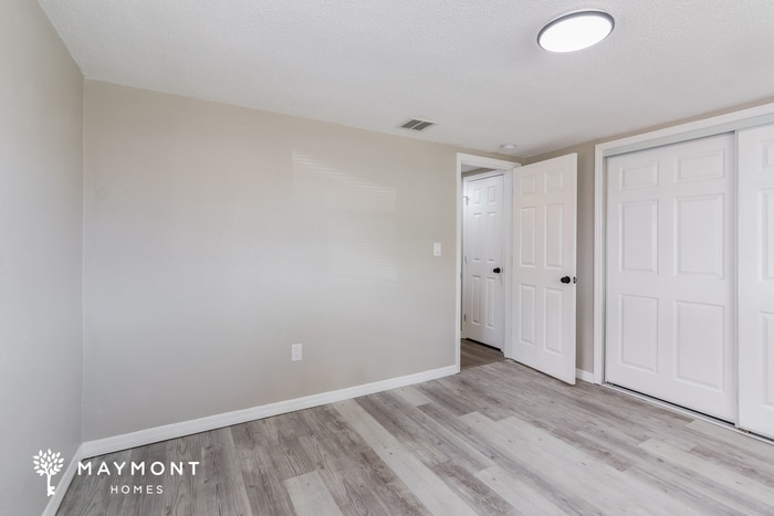 Building Photo - 5013 Meadowlark Ln