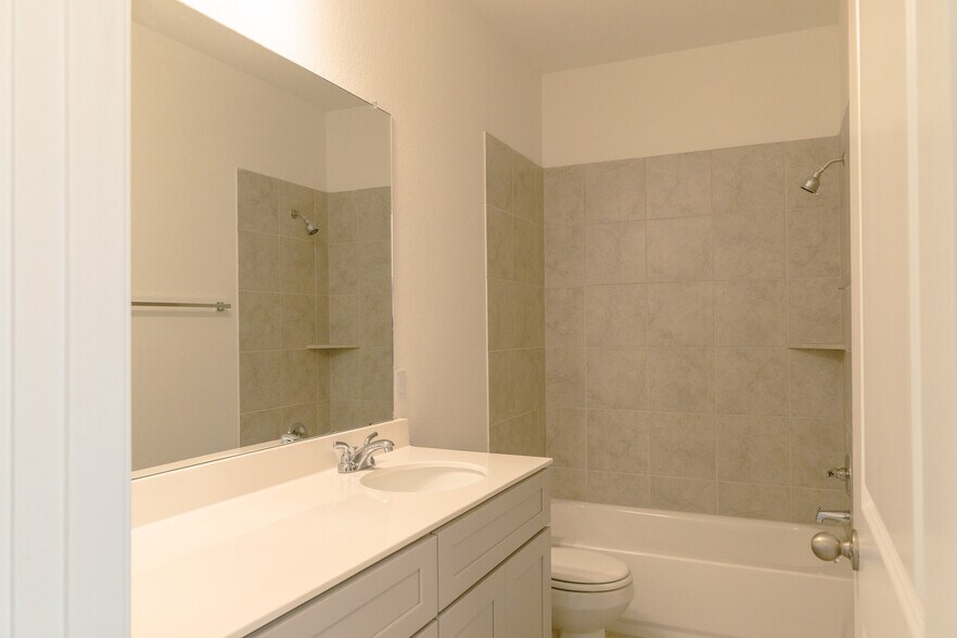 Building Photo - 388 Glocken Ln
