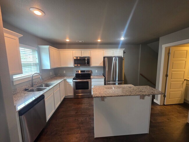Building Photo - 2828 W Blackstone Crossing