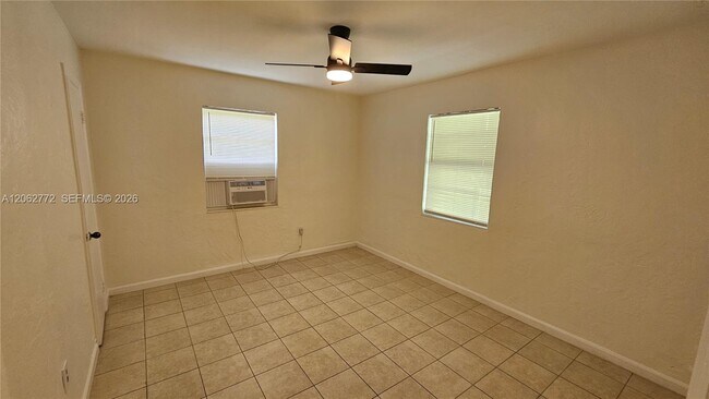 Building Photo - 6118 Plunkett St