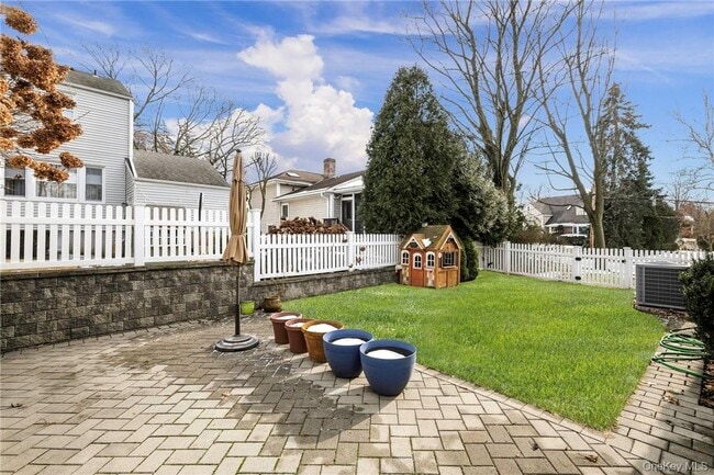 Building Photo - 6 Club Way