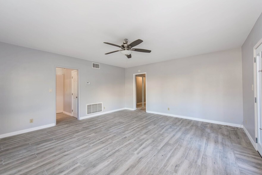 Building Photo - 4710 E Shaw St