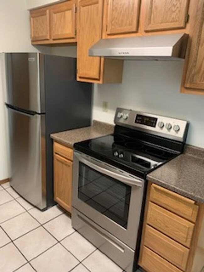 Building Photo - Canfield Court Condo (APP#170)