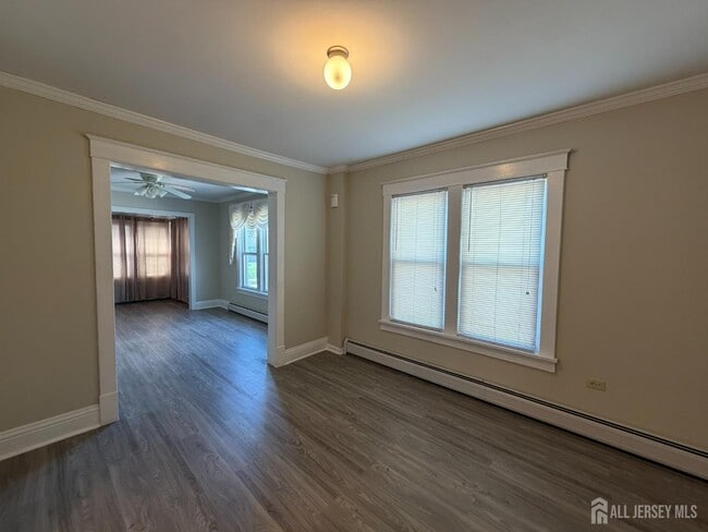 Building Photo - 628 Grove Ave