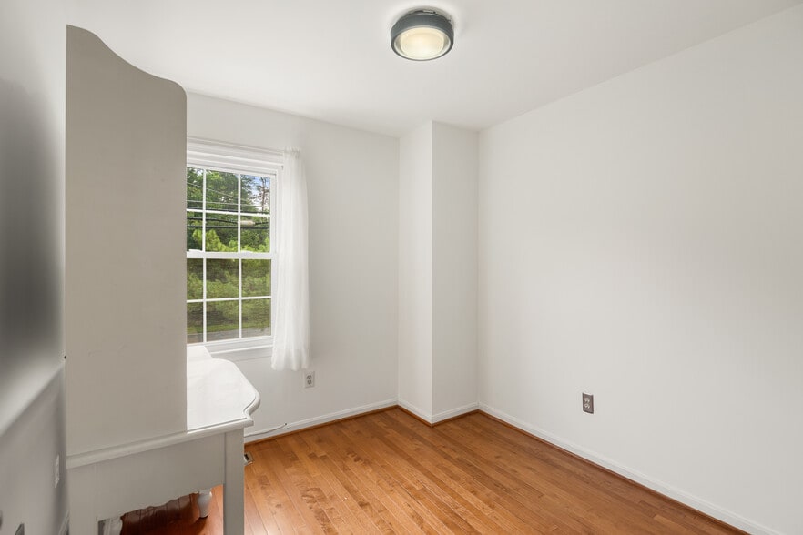 3rd bedroom - 8063 Dulciana Ct
