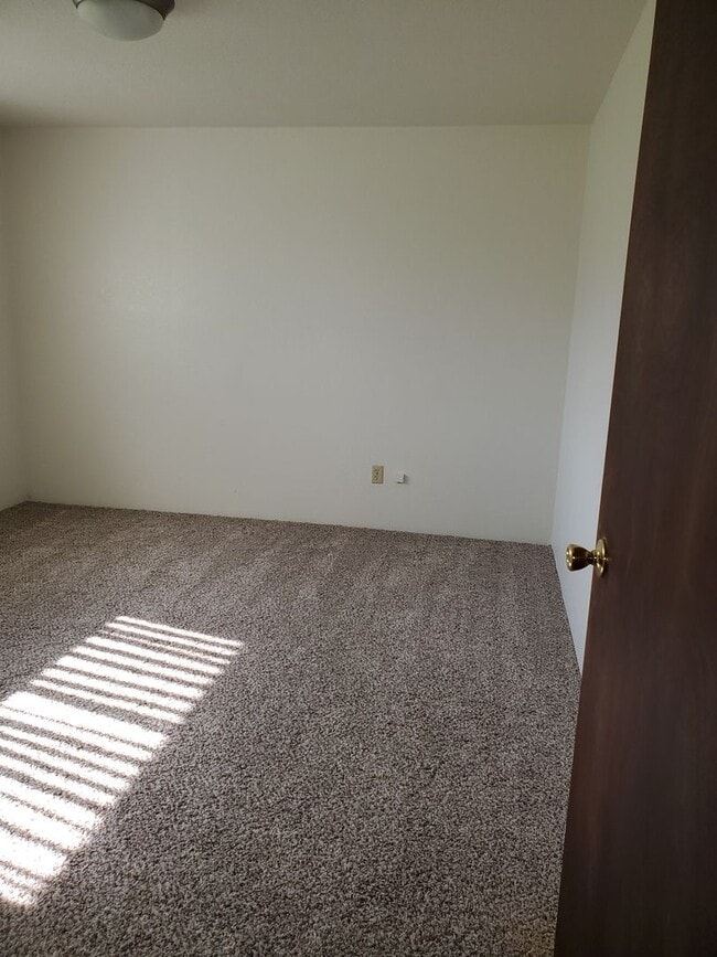 Building Photo - 2 Bedroom 1 Bath Duplex