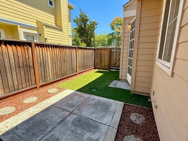 Building Photo - COMING SOON!| $3,750/ 3 BR – BEAUTIFUL ARDENWOOD HOME IN PRIME FREMONT LOCATION!