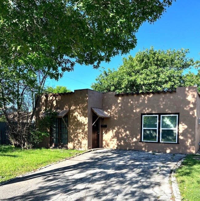 Building Photo - 4715 Howard St