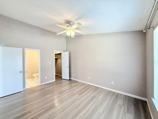 Building Photo - 2-Bedroom Quadplex