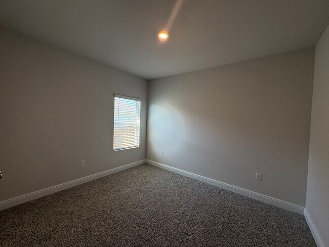 Building Photo - 5614 Becky Thatcher Ct