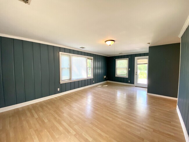 Building Photo - 6034 Juniper Dr