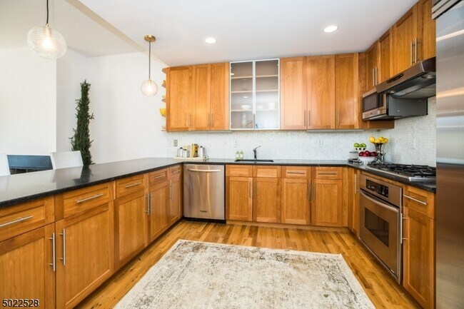 Building Photo - 85 Park Ave