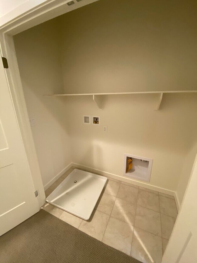 Building Photo - Beautiful 3 bed, 3 bath home in new community!