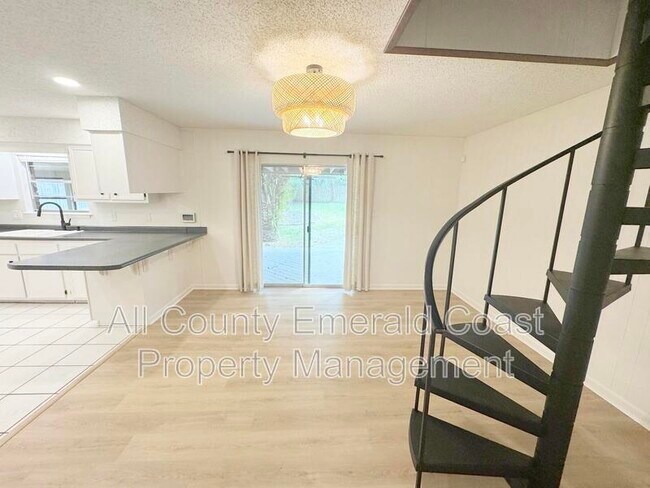 Building Photo - 504 Kelly St