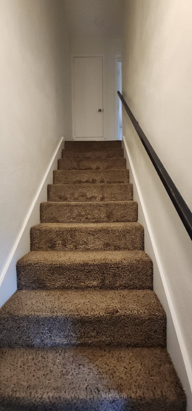 Building Photo - Now Leasing Charming 2 bedroom Townhome with garage & fenced backyard.  – 9110 White Settlement R...