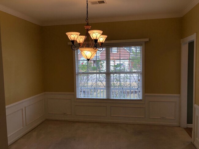 Building Photo - Pond-View Home with Spacious Yard