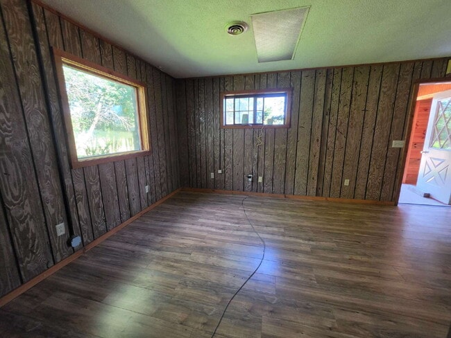 Building Photo - 24.2 Acres – Industrial Warehouse, Residential Or Office Space, Pole Shed & Recreational Land
