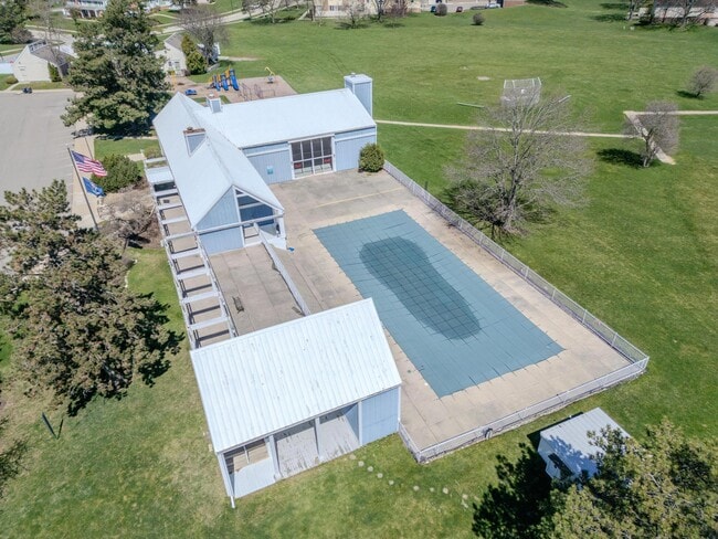 Building Photo - 41705 Broquet Dr