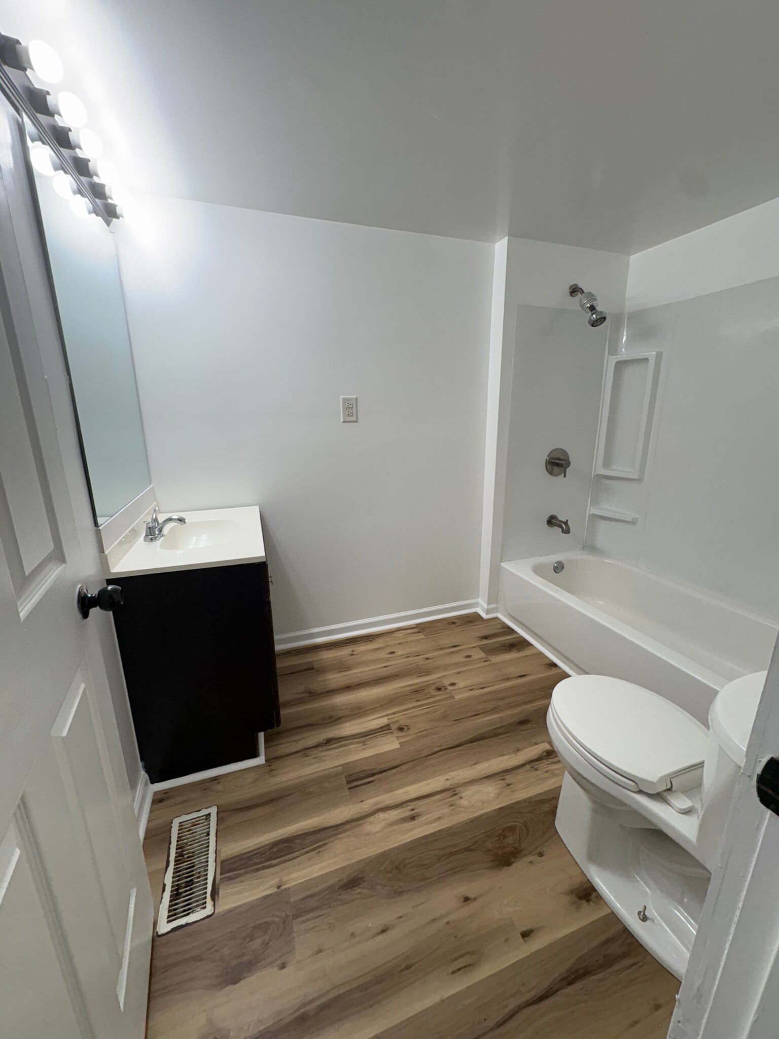 Building Photo - 205 S Broadway St