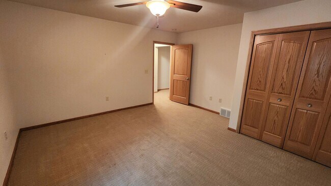 Building Photo - 1329 Pinecrest Ln