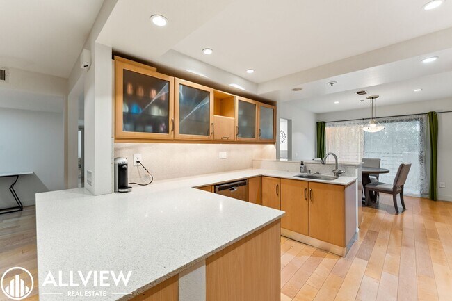 Building Photo - Fully Furnished Condo (2 Bed/2 Bath + Den) Nestled in the Coveted Newport Heights Community!