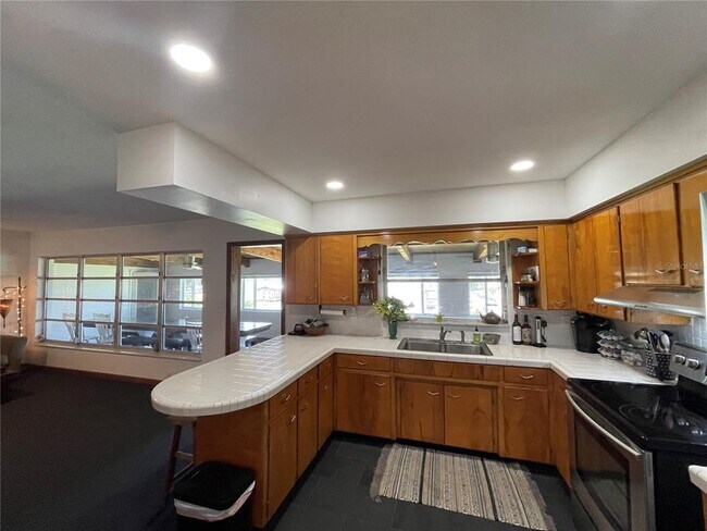Building Photo - 879 S Terrace Dr
