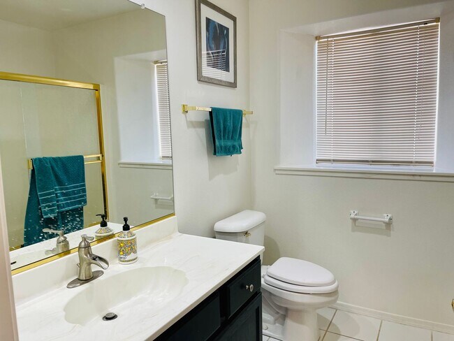 Building Photo - Fully Furnished Lakefront Short-Term Renta...