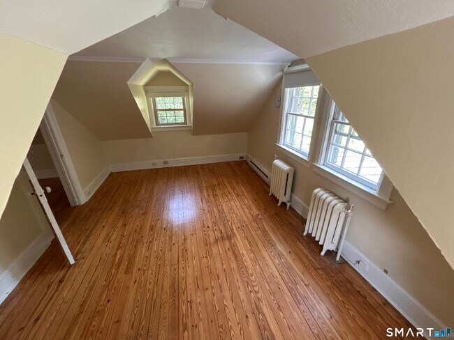 Building Photo - 252 W Norwalk Rd