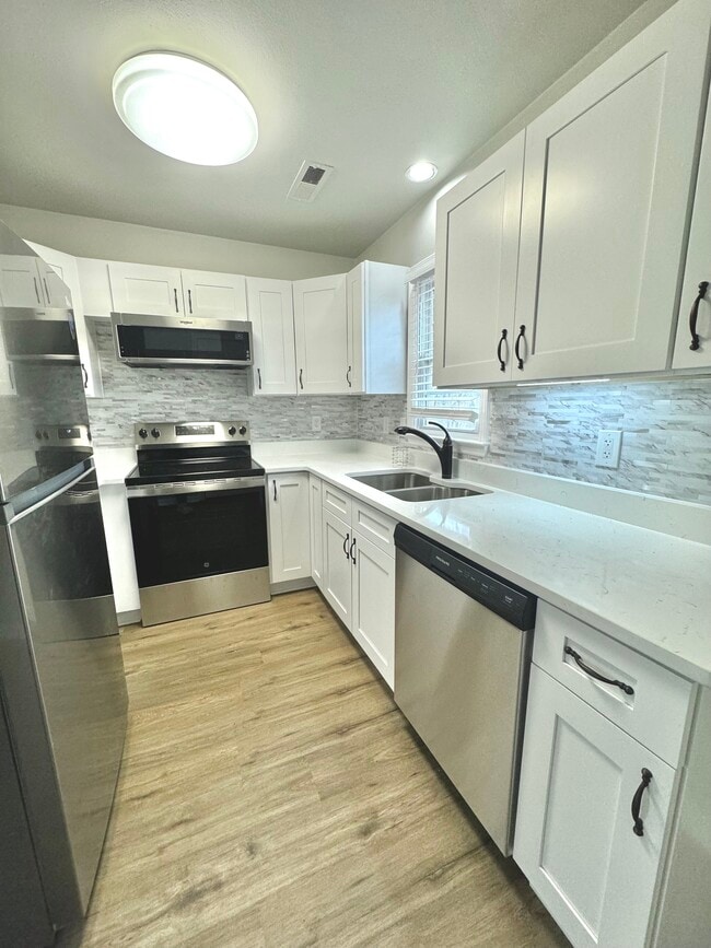 Building Photo - Mountain View Terrace Duplex