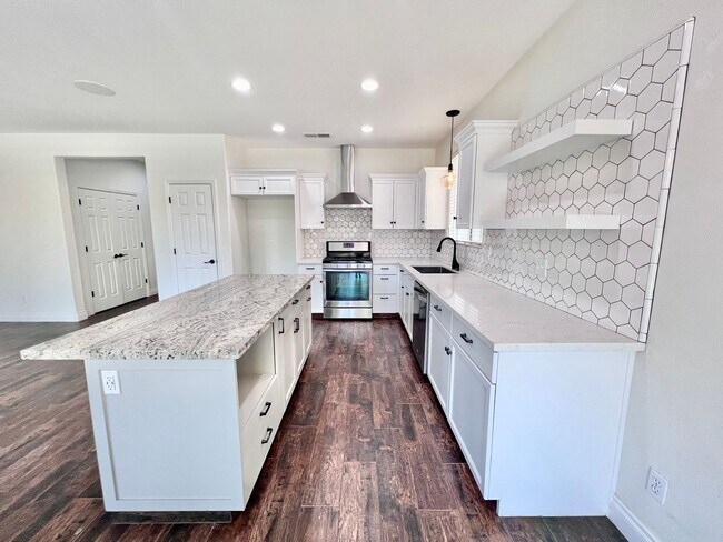 Building Photo - $2,350 Bullard & Locan, 3 bedroom - Wrenwo...