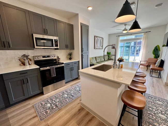 Building Photo - 1301 Leah Ave