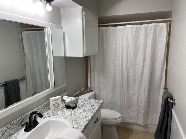 Building Photo - Remodeled , modern and lots of New in Moor...